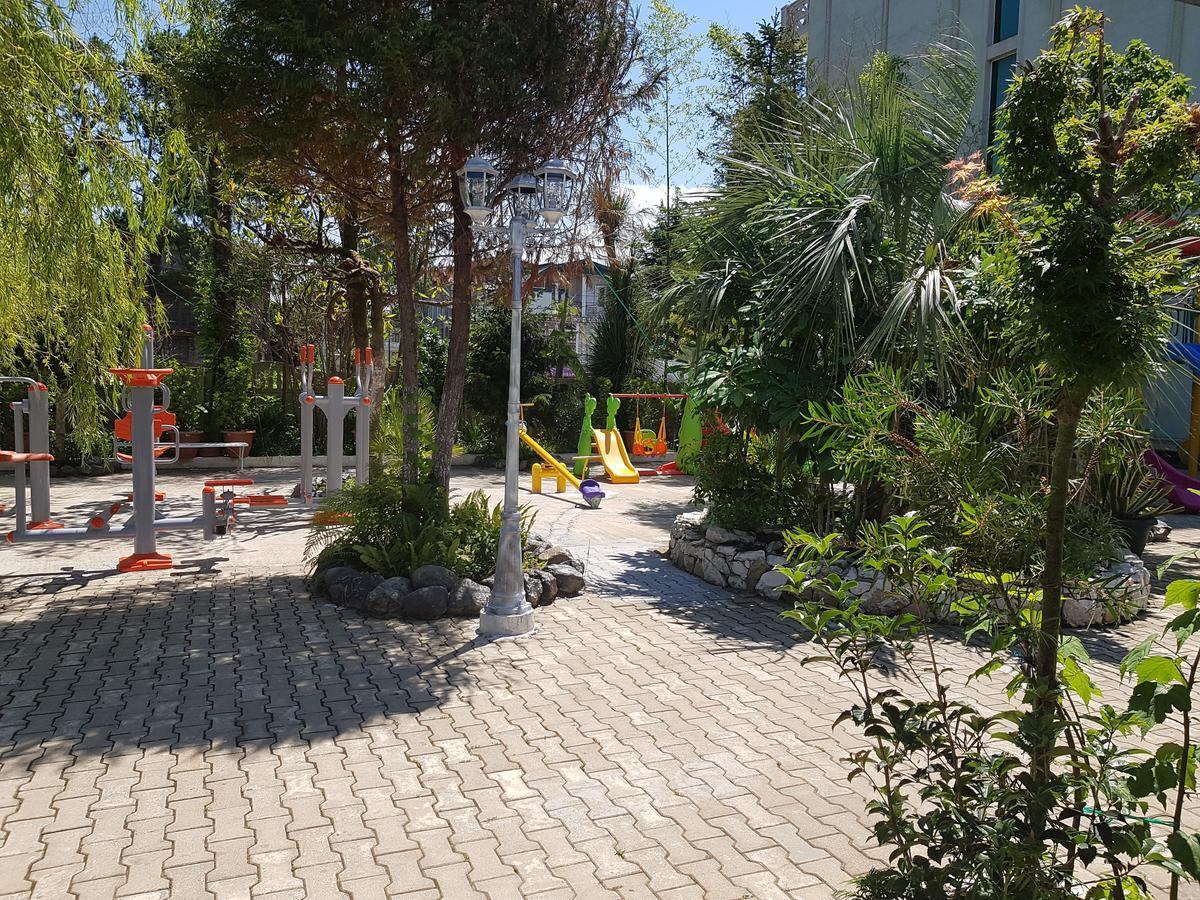 National Hotel Kobuleti Exteriör bild